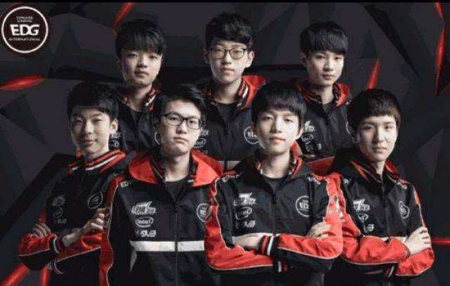 绿军掀翻湖人詹皇14中5得16+9浓眉40+13塔图姆2